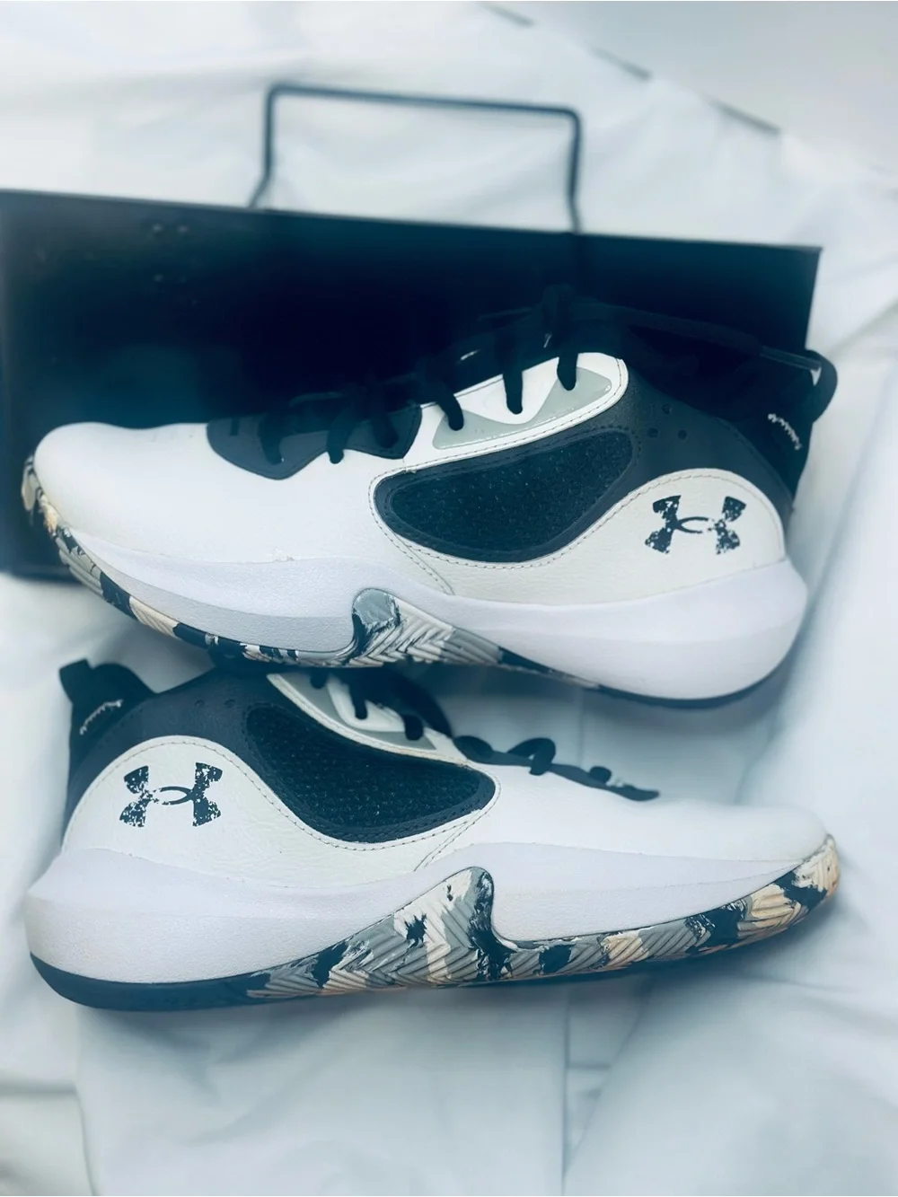 Under Armour Kids White Black Athletic Shoes with Camo Patterned Sole 5.5